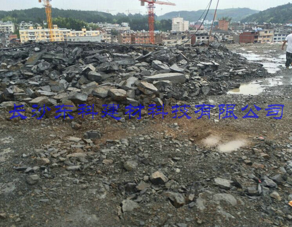 立交橋工程排水管溝槽開(kāi)挖遇巖石靜態(tài)爆破施工